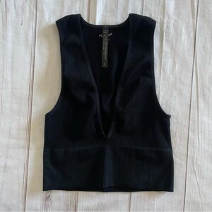 Out From Under UO Ribbed Deep V-Neck Cropped Tank Top Women’s M Black Streetwear